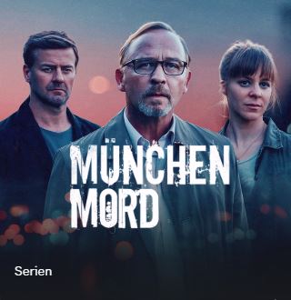 Ein Mann mit Brille und eine junge Frau und ein junger Mann schauen zum Betracher mit der Aufschrift München Mord
